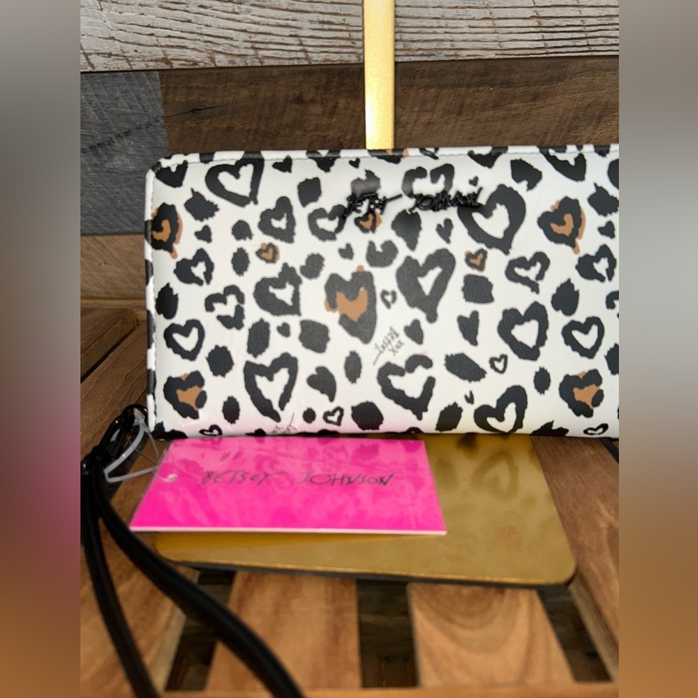 NWT- Betsey Johnson Heart Leopard Zip Around Wristlet Wallet